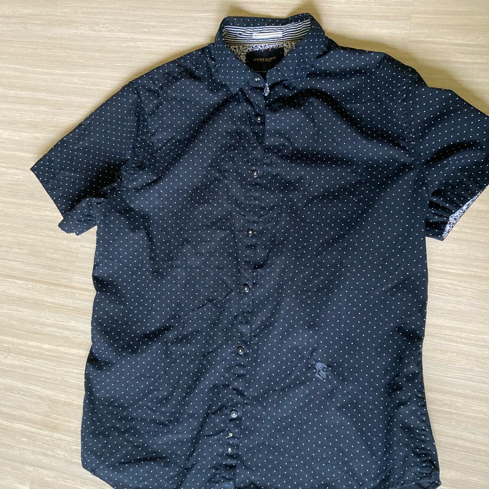 Short sleeve button down